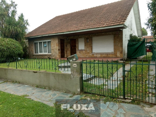 Venta Chalet 6 Ambientes Con Pileta