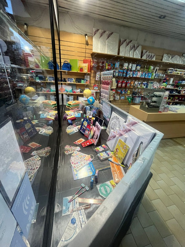 Se Vende Instalaciones Completas Y Mercaderia En Stock - No Fondo De Comercio.