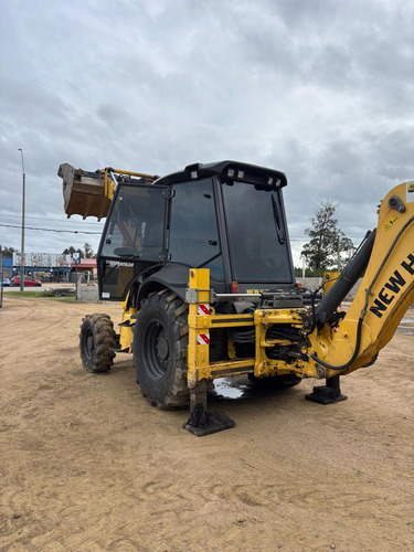 Retroexcavadora New Holland