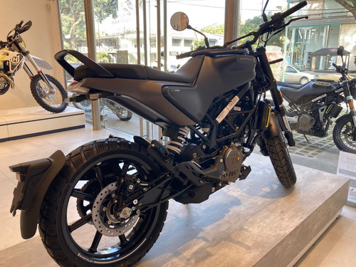 Imagen 3 de 22 de Husqvarna Svartpilen 200 0km 2023