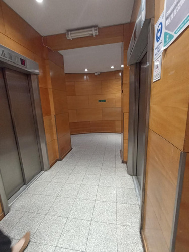 Imagen 5 de 12 de Oficina Con Excelente Ubicación En Providencia