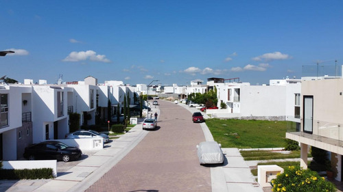 Imagen 2 de 27 de Hermosa Casa En Venta En Cañadas Del Arroyo
