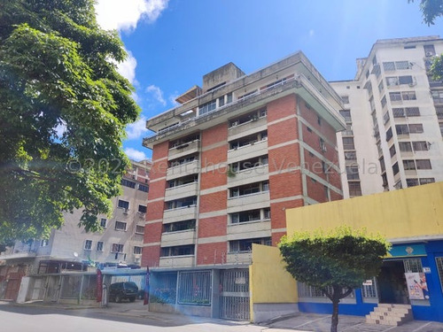 Espectacular Ph En Venta En Hermoso Edificio De Los Chaguaramos Mls#25-10496 - Jca