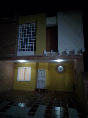 Imagen 2 de 21 de Townhouse En Venta En El Limon, Urb El Piñal. Aragua 04121994409