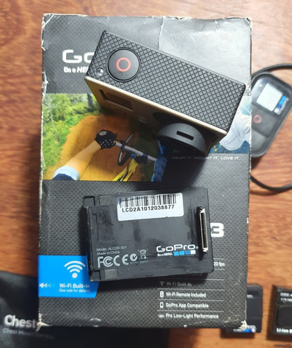 Gopro Hero 3 Black Edition + Lcd + Muitos Acessórios