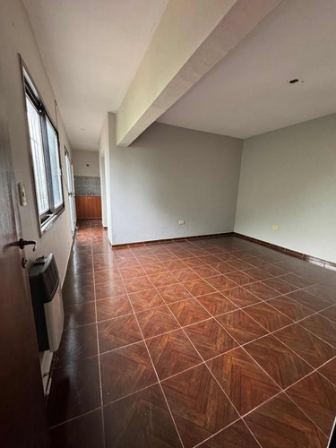 Casa De 4 Dormitorios 3 Baños En Barrio Centenario