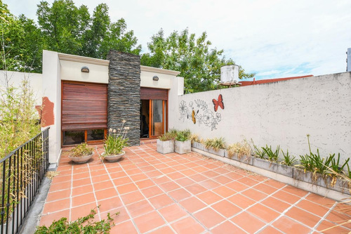Imagen 20 de 28 de Casa De 3 Dormitorios Con Parrillero Terraza Patio Y Jardín Centro Echesortu