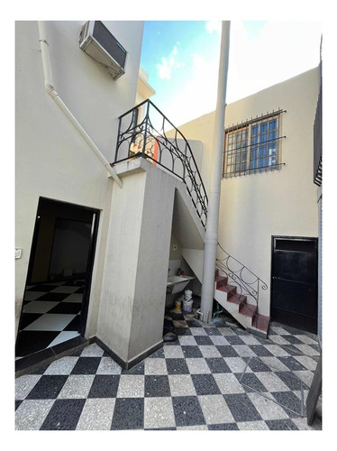 Imagen 2 de 29 de Casa En Venta - 6 Dormitorios 5 Baños - 300mts2 - Tablada