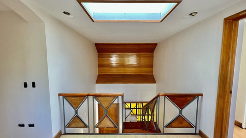 Casa Luminosa Y Remodelada