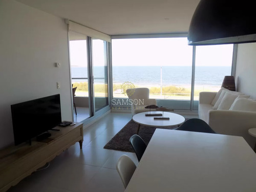 Apartamento De 2 Dormitorios En Suites Frente Al Mar Playa Mansa 