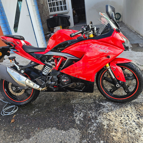 Muy Cuidada Moto Deportiva Rápida Y Buen Manejo