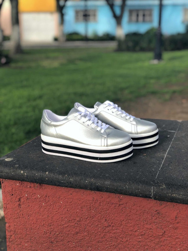 tenis blancos suela alta