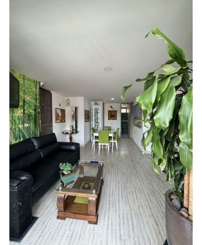 Apartamento, Laureles Hermoso Con Parqueadero