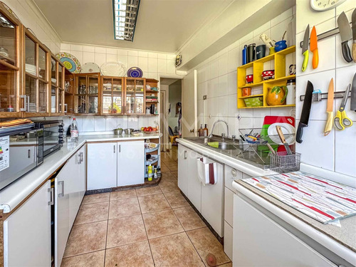 Departamento En Venta De 5 Dorm. En Concepción
