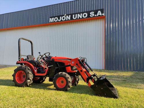 Imagen 6 de 6 de Tractor Kubota B2401 Farm Con Pala Omar Martin