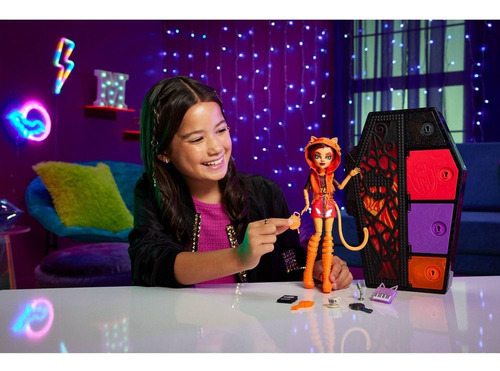Muñeca Toralei Stripe Skulltimate Neon Frights Monster High