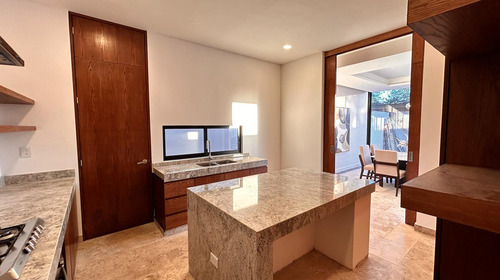 Casa En Venta Merida, Temozon Norte En Privada, Entrega Inmediata.