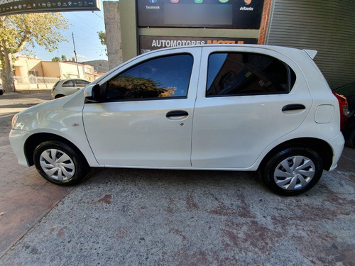Imagen 18 de 20 de Toyota Etios X 1.5 0km 2023