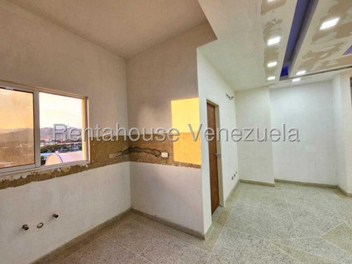 Apartamento Para Culminar Remodelacion, En Zona Centrica De Maracay, Edif Reciente Data. 25-13964 More