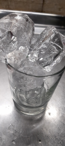 Hielo Por Mayor Y Menor. Alquiler De Freezer Zona Oeste