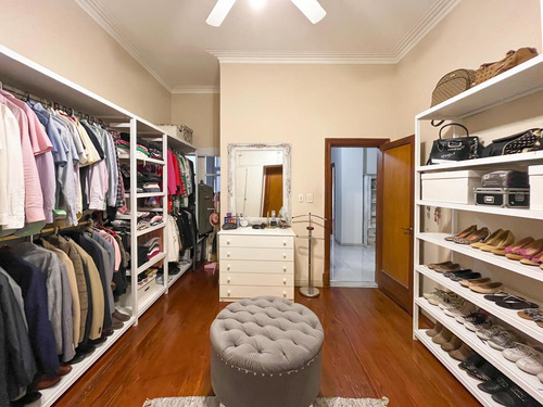 Piso Exclusivo De 5 Dormitorios Con 3 Baños Y Cochera