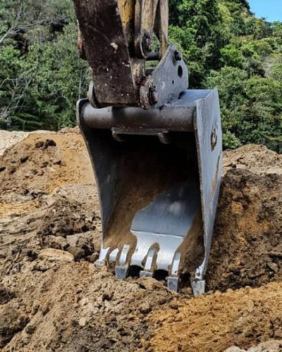 Imagen 3 de 6 de Alquiler De Maquinaria Pesada Retroexcavadora, Camion Volteo