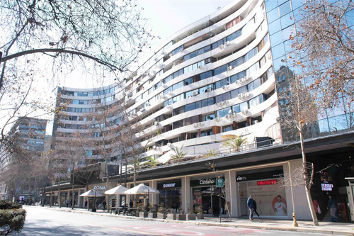 Oficina Remodelada; Excelente Conectividad; Metro Los Leones