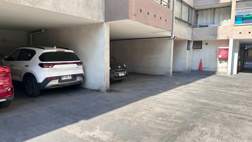 Venta Estacionamiento En Edificio Ubicado Sta Isabel