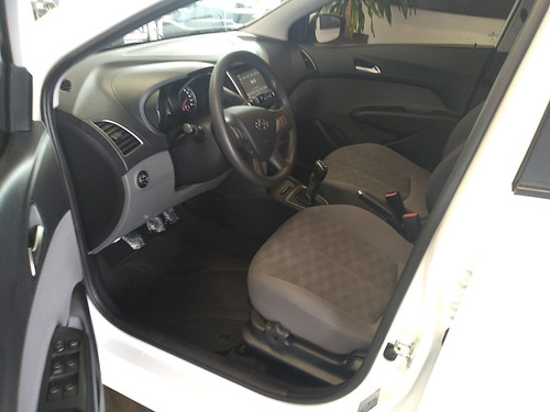 Imagem 5 de 12 de Hyundai Hb20s 1.6 Comfort Plus 16v Flex 4p Manual