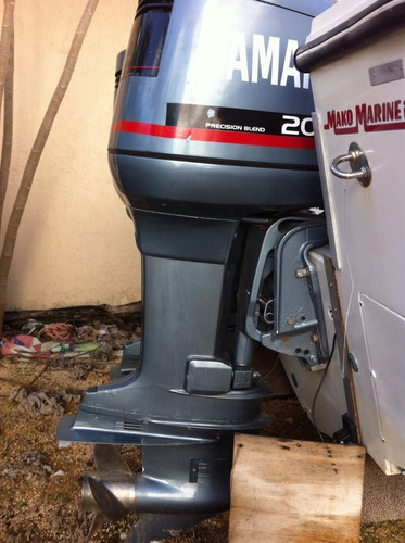 Mako Marine 250 Año 2005 Con 2 Motores Yamaha De 200hp