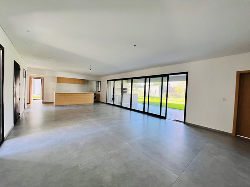 Imagen 10 de 30 de Excelente Casa En San Matías, 4 Dormitorios, Dependencia Y Piscina!!