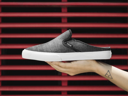 Imagen 5 de 7 de Zapatilla Vicus Mule Lona Negro Gastado