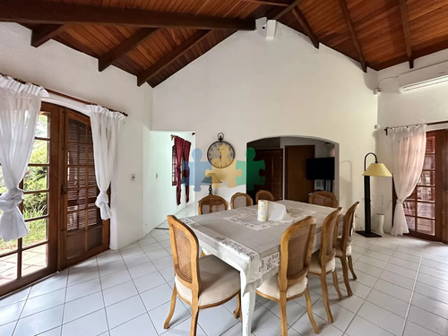 Vende Casa De 4 Dormitorios Con Piscina Y Gran Parque En Golf, Punta Del Este - Ref : Eqp6759
