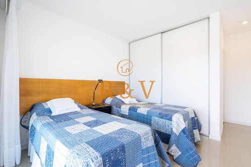 Imagen 24 de 28 de Apartamento De Tres Dormitorios En Suite En Alquiler Con Vista El Mar En Primera Lãnea Playa Brava