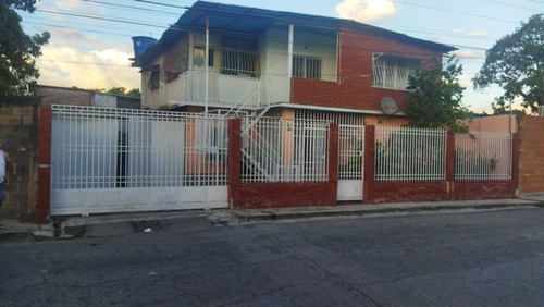 Casa En Venta Barrio Guaruto Linares Alcantara Maracay 017jsc