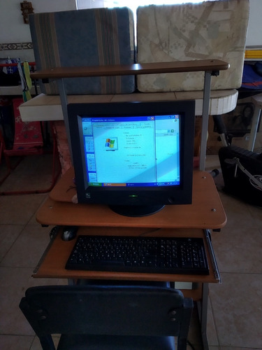 Imagen 1 de 5 de Computadora De Escritorio Con Teclado Y Monitor,silla Y Mesa