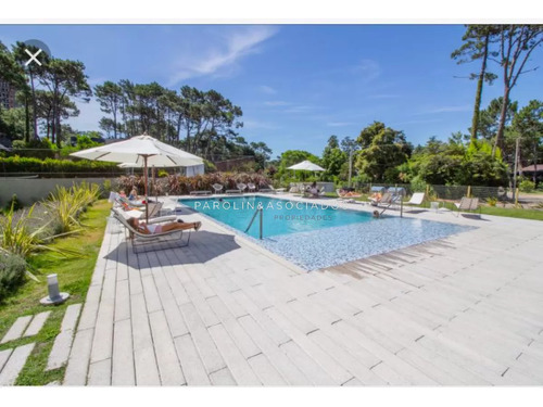 Oportunidad En Venta De 2 Dormitorios En Bellagio Tower, Punta Del Este.