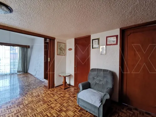Casa De 215m2t / 347m2c / 4r / 3.5b / 1a / Vigilancia