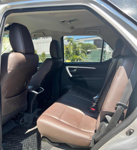 Imagen 9 de 12 de Toyota Sw4 2019 2.8 Srx 177cv 4x4 7as At