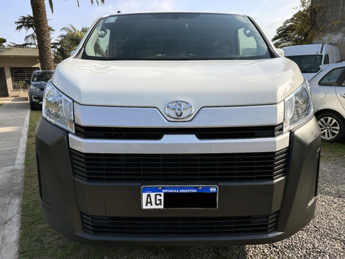 Toyota Hiace 2.8 Tdi Furgón 6at L1h1 3a 4p