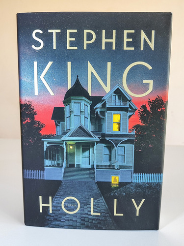 Holly, De Stephen King. Editorial Scribner, Tapa Dura En Inglés, 2023