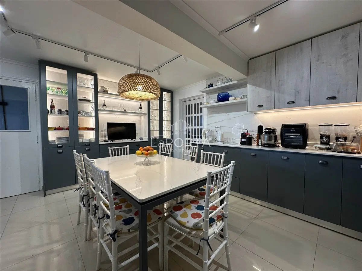 Imagen 5 de 28 de Casa En Venta De 5 Dorm. En Las Condes / 4 Pisos.
