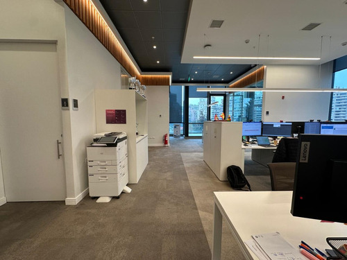 Vendo Oficina De Lujo De 173 M2 En Nueva Costanera, Vitacura