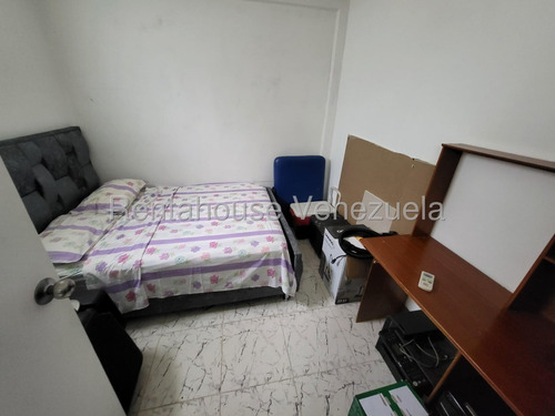 Ms: 25-23085 Vendemos Amplia Casa En La California Sur. A=176m2, 7h, 3b, 3p.