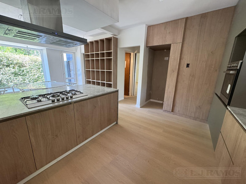 Impecable Casa En Venta A Estrenar , Reciclada A Nuevo, En Excelente Zona Acassuso.