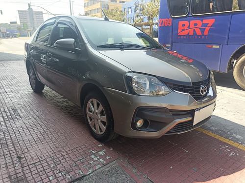 Toyota Etios Sedán 1.5 X Plus 16v Aut. 4p