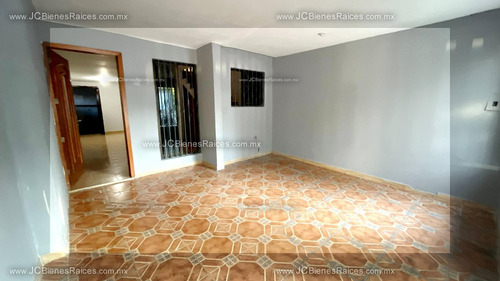 Casa En Venta Dos Niveles Col. Valente Díaz A 5 Minutos Del Aeropuerto.
