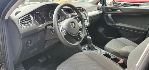 Imagen 7 de 10 de Volkswagen Tiguan 1.4 T Trendline Plus Dsg Negro 2020