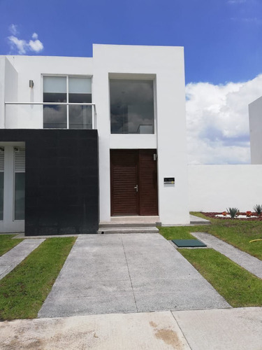 Preciosa Casa Entre El Refugio Y Zibatá, 3 Recamaras, 3.5 Ba