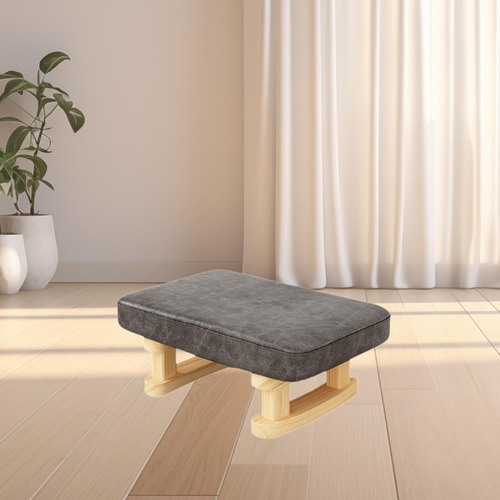 Acogedor Reposapiés De Madera Para La Relajación De Gris